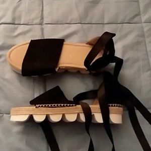 Cute and comfy  lace up sandals